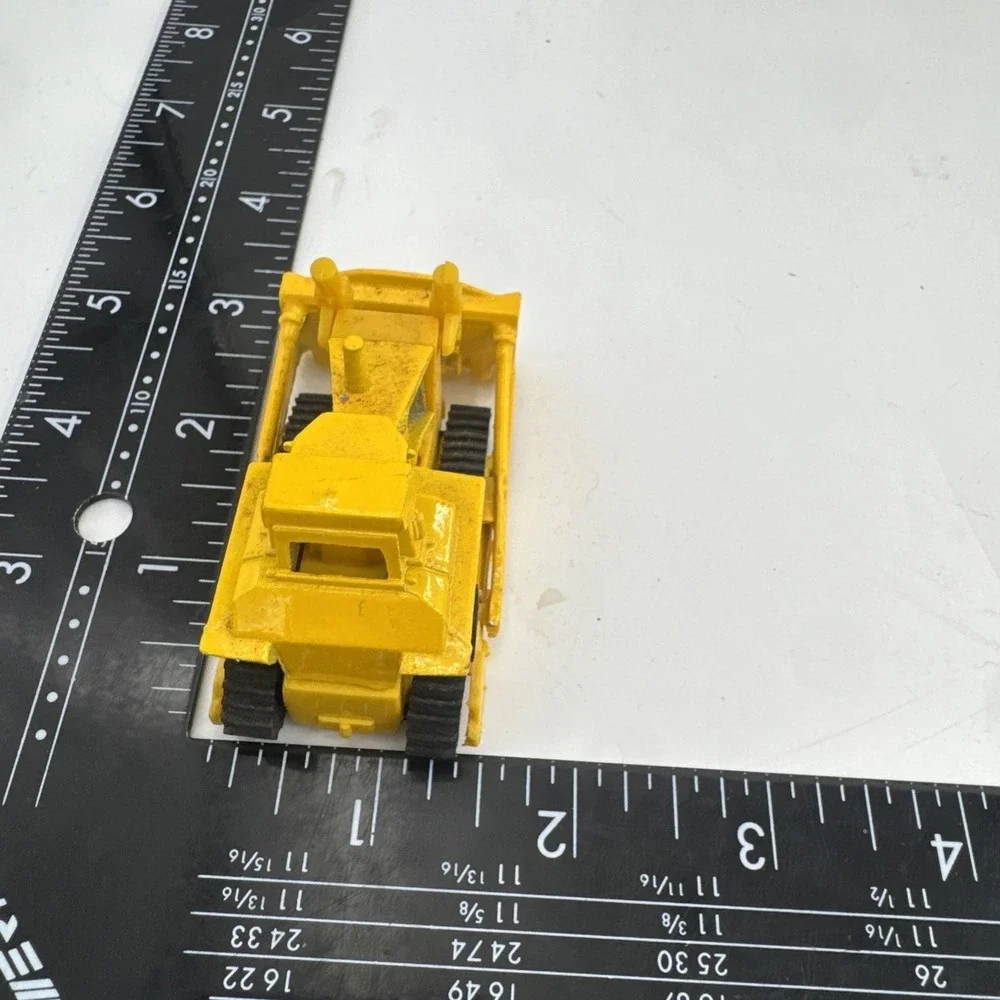 Hot Wheels Yellow Caterpillar Bulldozer Rubber Tracks 1/64 Diecast Mattel 1979‎